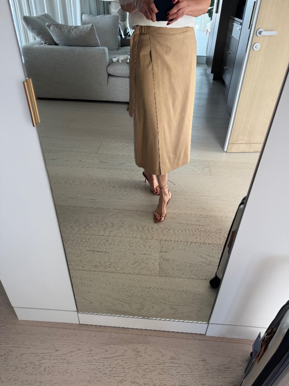 Vince Wrap around skirt in M